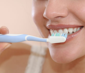 Women brush your teeth